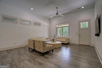 Welcome to your own private paradise! Tucked away on 25 - photo 6