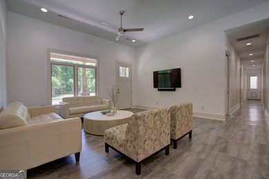Welcome to your own private paradise! Tucked away on 25 - photo 7