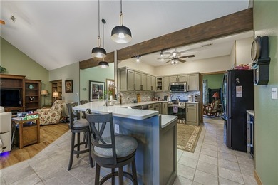 Conveniently located close to golf, shopping, and the main gate - photo 12