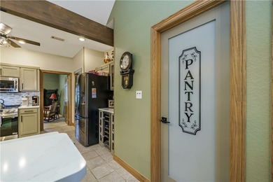 Conveniently located close to golf, shopping, and the main gate - photo 13