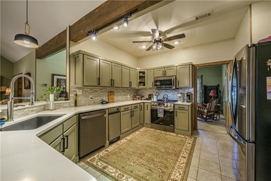 Conveniently located close to golf, shopping, and the main gate - photo 14