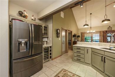 Conveniently located close to golf, shopping, and the main gate - photo 15