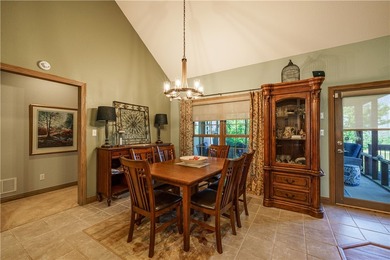 Conveniently located close to golf, shopping, and the main gate - photo 16