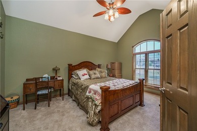 Conveniently located close to golf, shopping, and the main gate - photo 17