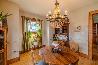 Welcome to this charming white cottage/Bungalow in the heart of - photo 5