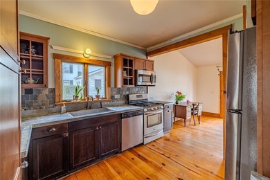 Welcome to this charming white cottage/Bungalow in the heart of - photo 6