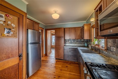 Welcome to this charming white cottage/Bungalow in the heart of - photo 7