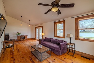 Welcome to this charming white cottage/Bungalow in the heart of - photo 9