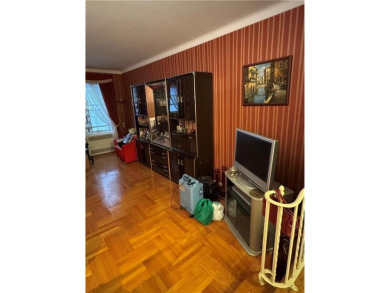 Welcome to 901 Avenue H, Unit 4J a bright and spacious 1-bedroom