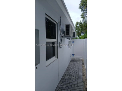 Beautiful, newly built little house with a newly installed roof - photo 3