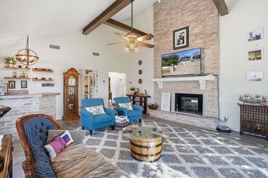 Experience the ultimate in coastal living in this stunning bay - photo 11