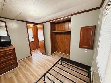 Welcome home to this charming and spacious 2 bedroom, 1 bathroom - photo 14