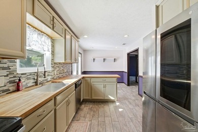 This move-in-ready POOL HOME sits on a large lot in the - photo 14