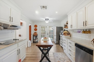 Experience the ultimate in coastal living in this stunning bay - photo 18