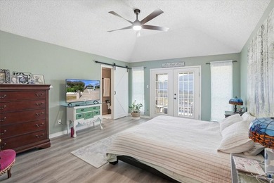 Experience the ultimate in coastal living in this stunning bay - photo 20