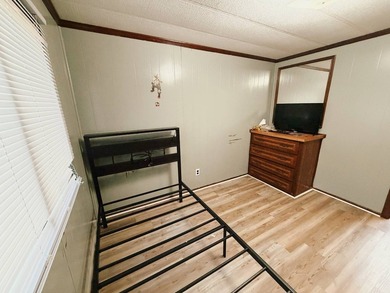 Welcome home to this charming and spacious 2 bedroom, 1 bathroom - photo 27