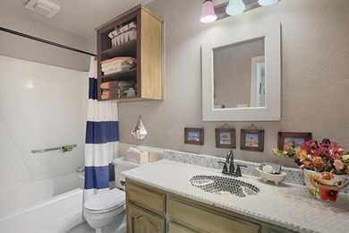 Experience the ultimate in coastal living in this stunning bay - photo 28