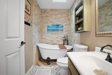 Experience the ultimate in coastal living in this stunning bay - photo 31