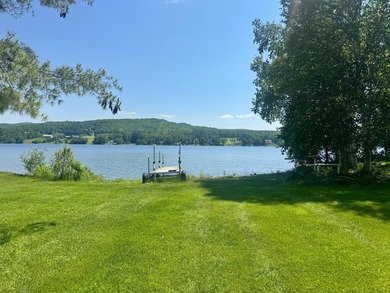 Year Round Life at the Lake! This superbly constructed ranch - photo 2