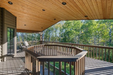 Extensively remodeled in 2022, this 7BD/6BA home offers over 6 - photo 32