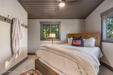 Extensively remodeled in 2022, this 7BD/6BA home offers over 6 - photo 35