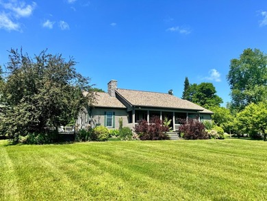 Year Round Life at the Lake! This superbly constructed ranch - photo 7