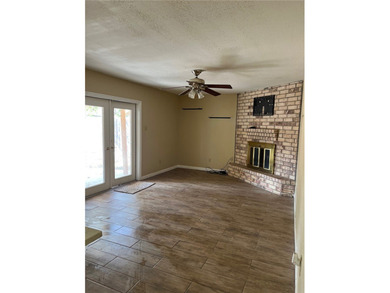 Great starter home on a culd-de-sac . 4 bedroom ,2.5 bathroom - photo 3