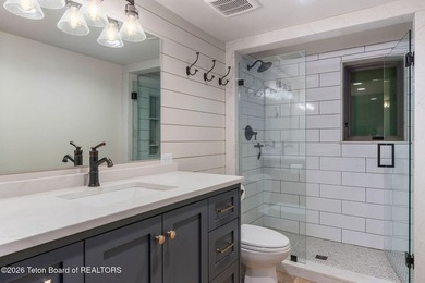 Extensively remodeled in 2022, this 7BD/6BA home offers over 6 - photo 45