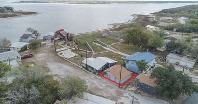 AFFORDABLE EFFICIENCY HOME JUST STEPS AWAY FROM LAKE CORPUS - photo 2
