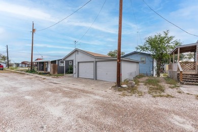AFFORDABLE EFFICIENCY HOME JUST STEPS AWAY FROM LAKE CORPUS - photo 4