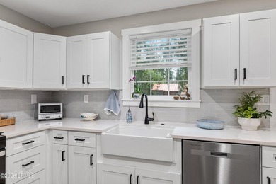 Completely renovated in 2024, this charming 3-bedroom, 2.5-bath - photo 12