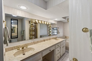 Enjoy lakefront living in this 3-bedroom, 2-bath home located in - photo 12