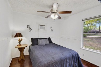 Enjoy lakefront living in this 3-bedroom, 2-bath home located in - photo 15