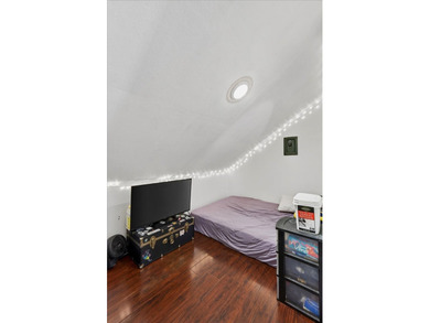 Enjoy lakefront living in this 3-bedroom, 2-bath home located in - photo 17