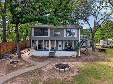 Enjoy lakefront living in this 3-bedroom, 2-bath home located in - photo 25
