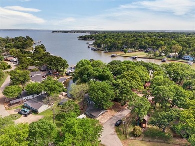Enjoy lakefront living in this 3-bedroom, 2-bath home located in - photo 26