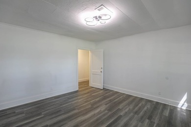 Location, location, location! This versatile commercial property - photo 18