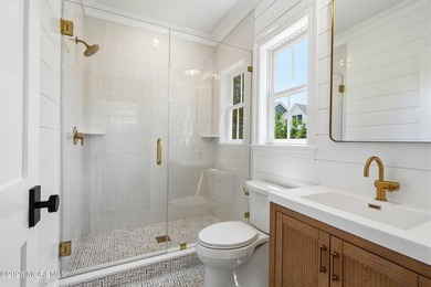 Experience exceptional luxury in this custom-built luxury - photo 20