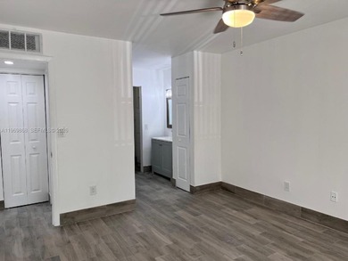 !! BEAUTIFUL & TOTALLY RENOVATED 2/2 APARTMENT IN DESIRABLE