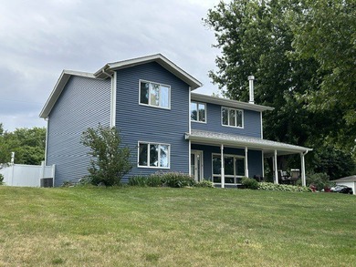Gorgeous custom built 2600+ square foot 3 bedroom, 2 1/2 bath - photo 1