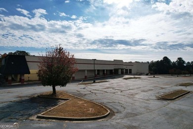 41,800 sq ft warehouse building on 7.6 acres, approximately 9 - photo 11