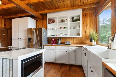 Lake Sam Rayburn Living at Its Best! This beautifully updated - photo 14