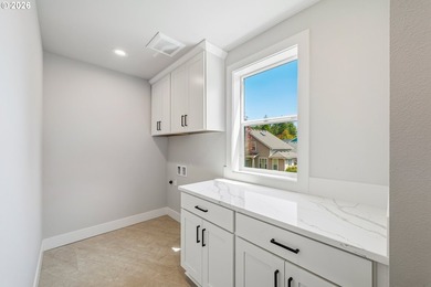 Beautiful new Traditional home backing to serene greenspace - photo 15
