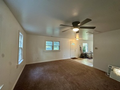 Enjoy peaceful living near Lake Ivanhoe! This charming 1-bedroom - photo 7