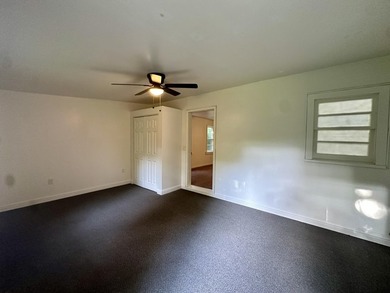 Enjoy peaceful living near Lake Ivanhoe! This charming 1-bedroom - photo 10