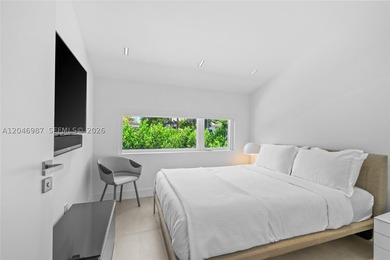 Step into this tastefully fully renovated 4 bedroom, 3.5 - photo 21