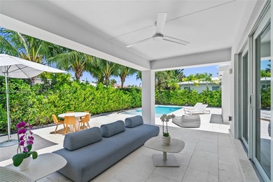 Step into this tastefully fully renovated 4 bedroom, 3.5 - photo 23