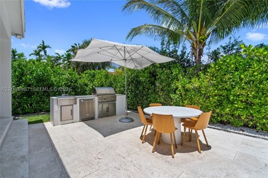 Step into this tastefully fully renovated 4 bedroom, 3.5 - photo 27
