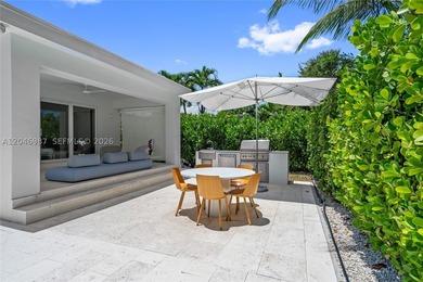 Step into this tastefully fully renovated 4 bedroom, 3.5 - photo 28