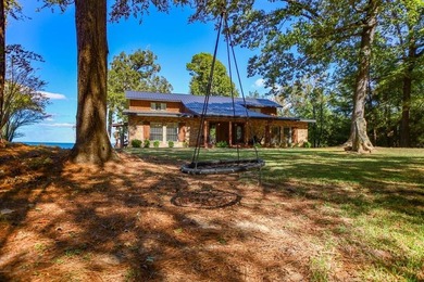 Lake Sam Rayburn Living at Its Best! This beautifully updated - photo 32
